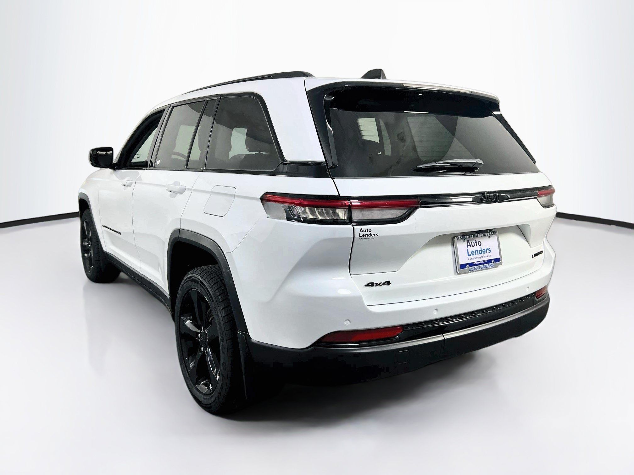 Used 2023 Jeep Grand Cherokee Limited w/ Black Appearance Package AWD/4WD image 7