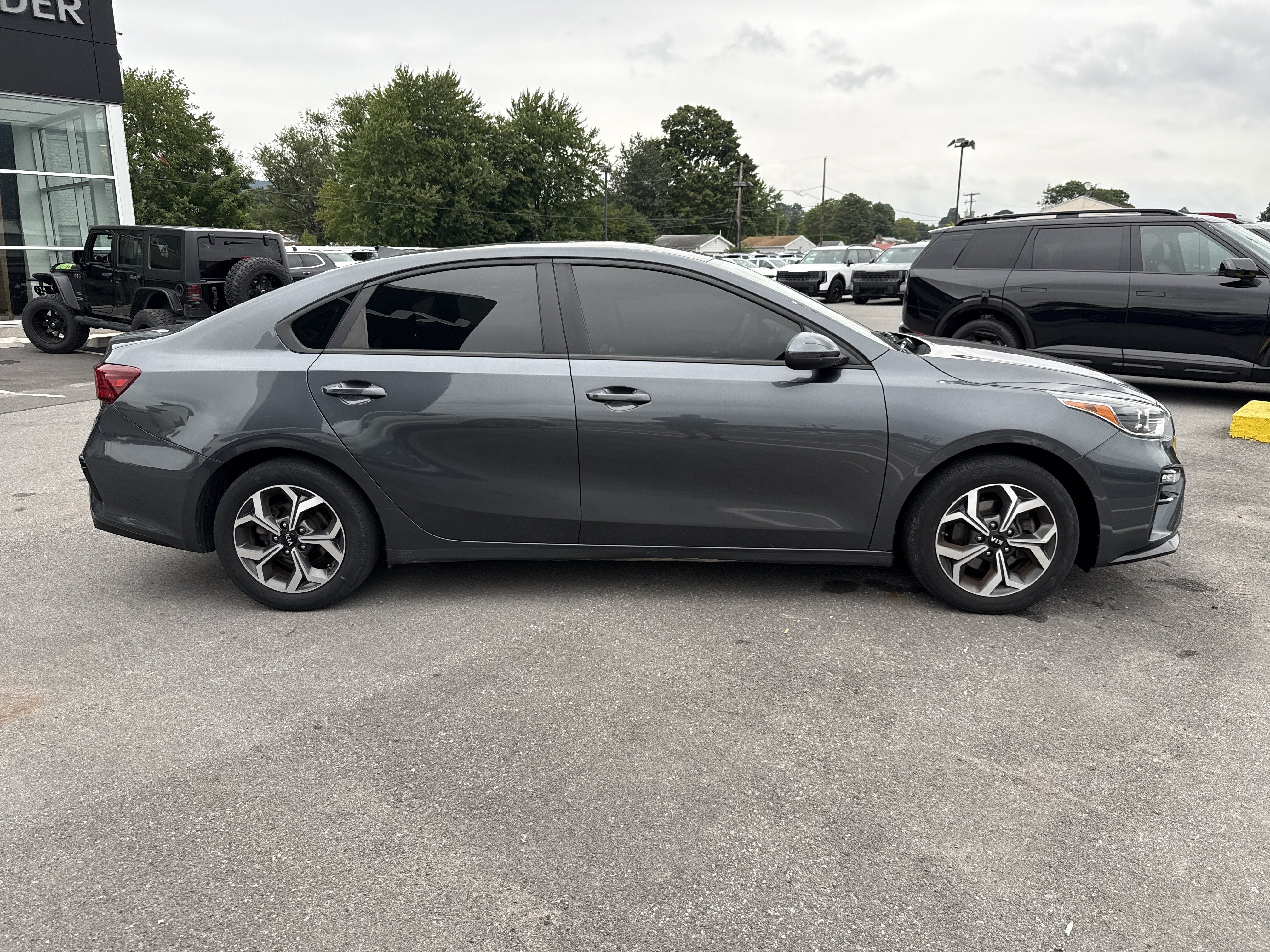 Used 2020 Kia Forte LXS FWD image 2