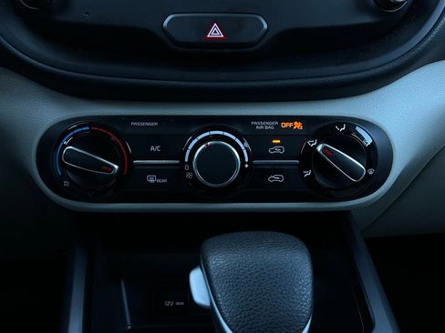 Used 2025 Kia Soul LX w/ LX Technology Package image 25