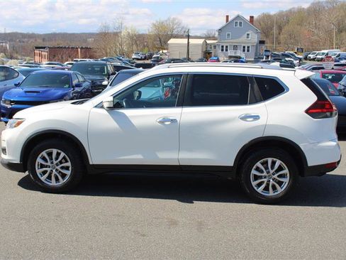 Used 2017 Nissan Rogue SV image 4
