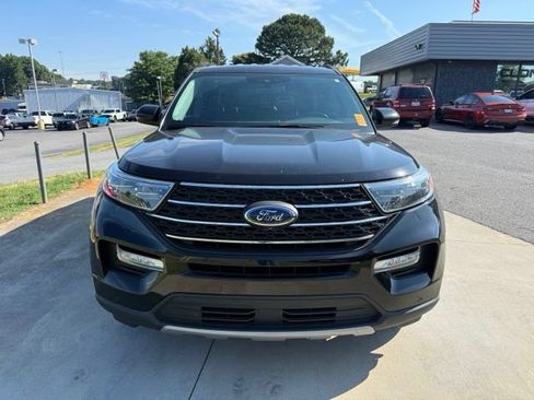Certified 2022 Ford Explorer XLT w/ Equipment Group 202A RWD image 3