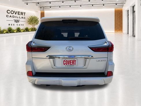 Used 2019 Lexus LX 570 4WD w/ Luxury Package image 12
