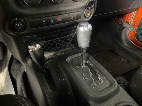 Used 2014 Jeep Wrangler Unlimited Sahara w/ Dual Top Group AWD/4WD image 7