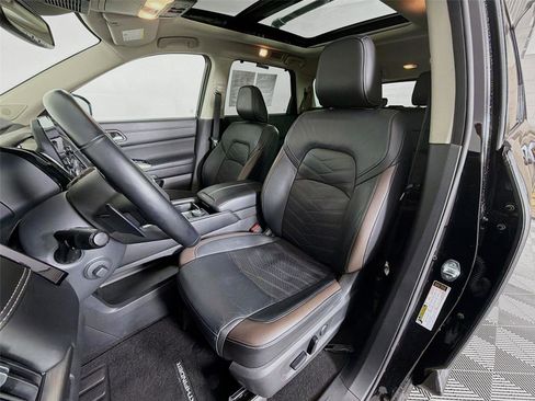 Used 2022 Nissan Pathfinder Platinum w/ Cargo Package image 11