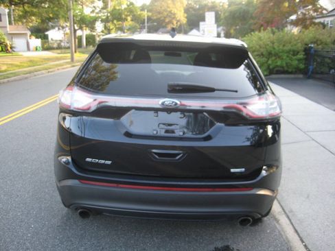 Used 2018 Ford Edge SE image 5