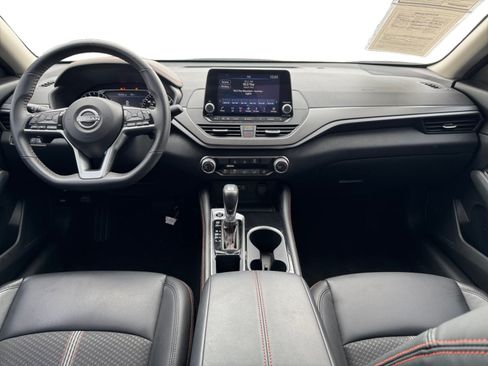 Used 2024 Nissan Altima 2.5 SR FWD image 12