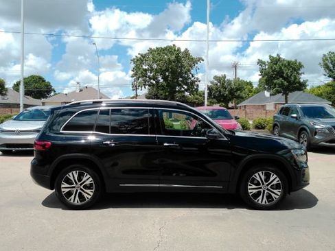 Used 2024 Mercedes-Benz GLB 250 w/ Driver Assistance Package image 5