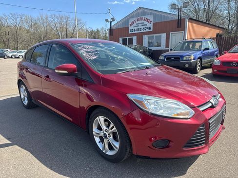 Used 2013 Ford Focus SE w/ SE Winter Pkg image 3
