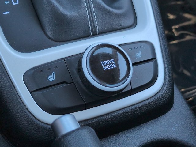 Used 2022 Hyundai Venue Limited FWD image 23