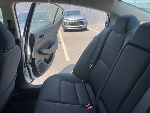 Used 2025 Nissan Altima 2.5 SV FWD image 39