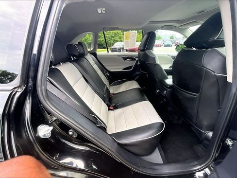 Used 2019 Toyota RAV4 XLE AWD/4WD image 14