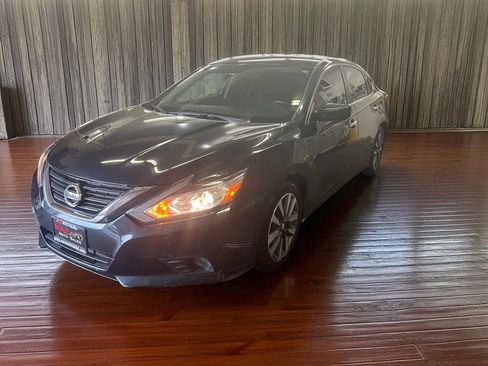 Used 2017 Nissan Altima 2.5 SV FWD image 3