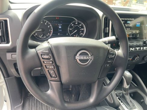 Certified 2025 Nissan Frontier SV image 12