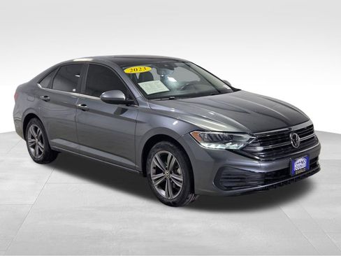 Used 2023 Volkswagen Jetta SE w/ Panoramic Sunroof Package image 17