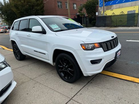 Used 2020 Jeep Grand Cherokee Altitude image 6