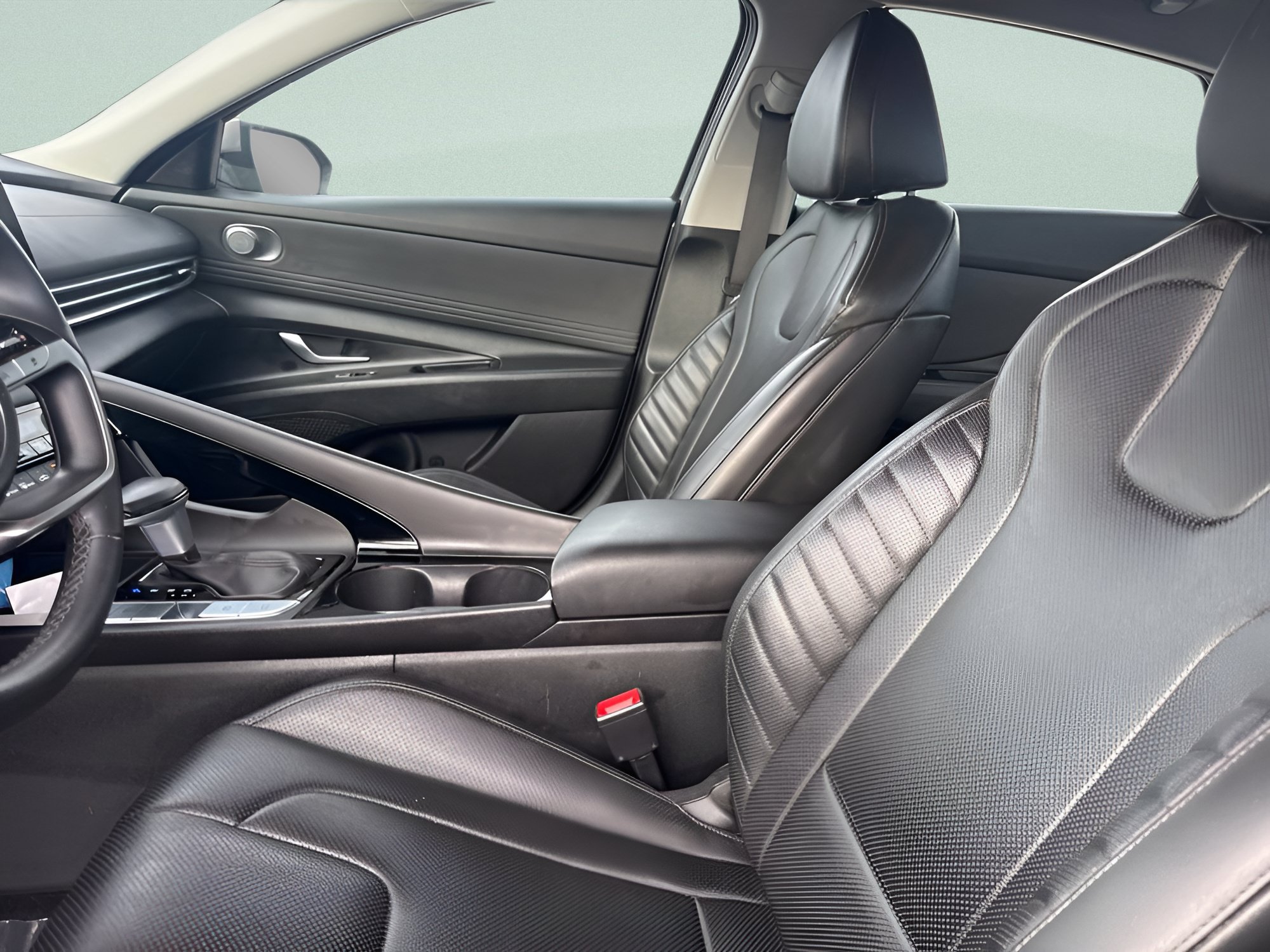 Used 2025 Hyundai Elantra Limited FWD image 25
