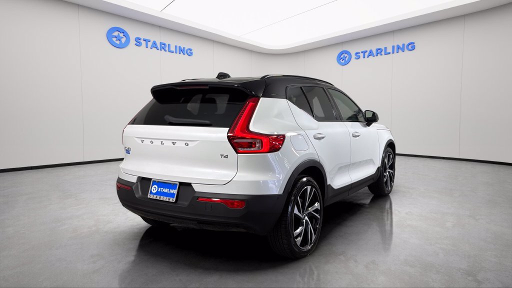 Used 2021 Volvo XC40 T4 R-Design w/ Advanced Package FWD image 8