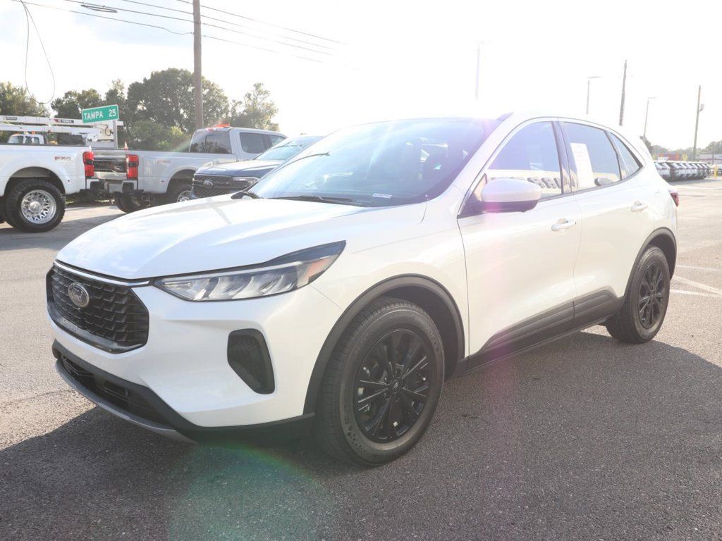 Used 2023 Ford Escape Active w/ Tech Pack #2 FWD image 3