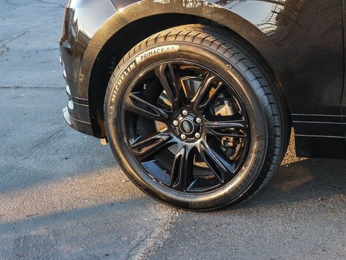 Certified 2022 Land Rover Range Rover Velar R-Dynamic S image 9