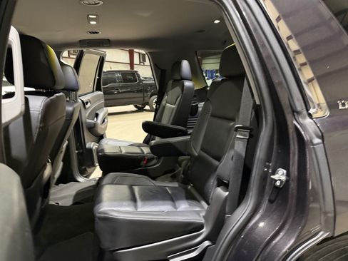 Used 2018 Chevrolet Tahoe LT w/ LT Signature Package RWD image 18