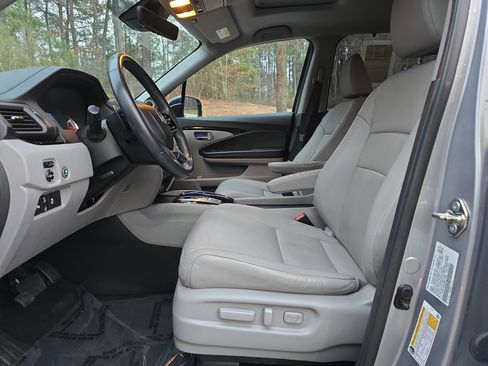 Used 2021 Honda Pilot Touring image 14