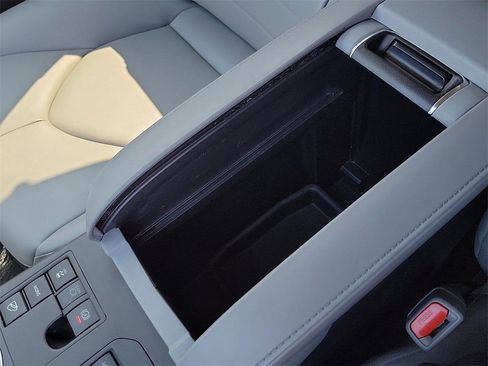 Used 2024 Toyota Highlander XLE image 17