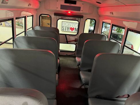 Used 2019 Chevrolet Express 3500 w/ School Bus Package image 35