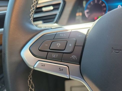 Used 2025 Volkswagen Atlas SE AWD/4WD image 22
