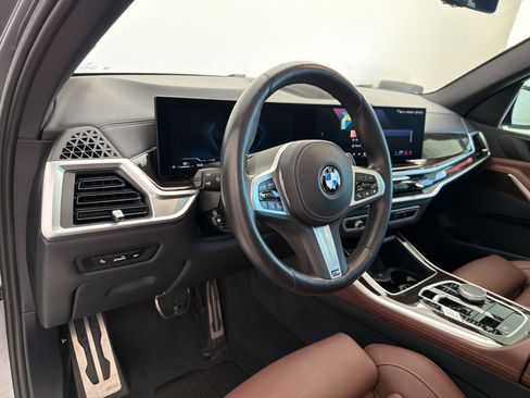 Used 2024 BMW X5 xDrive40i w/ M Sport Package AWD/4WD image 4
