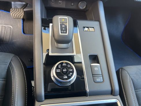 New 2025 Mitsubishi Outlander SE image 10