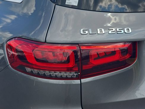Used 2022 Mercedes-Benz GLB 250 4MATIC image 31