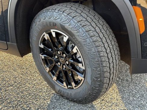 New 2026 Chevrolet Traverse Z71 w/ Enhanced Driving Package image 9