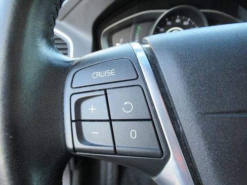 Used 2017 Volvo XC60 T5 Inscription image 22