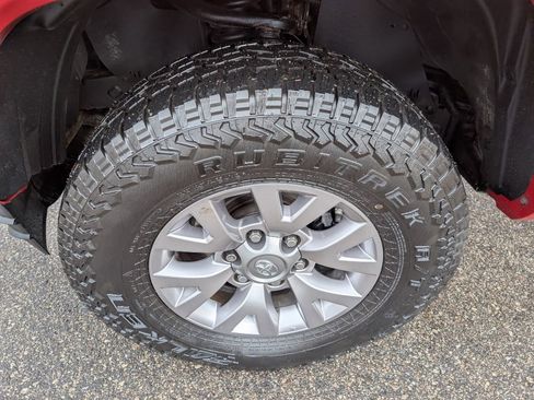 Used 2016 Toyota Tacoma SR5 image 9