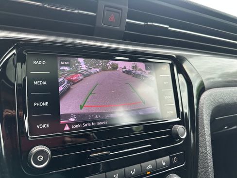 Certified 2022 Volkswagen Passat 2.0T R-Line FWD image 15
