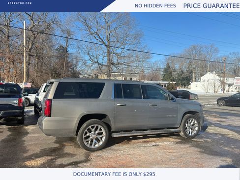Used 2017 Chevrolet Suburban LT image 3