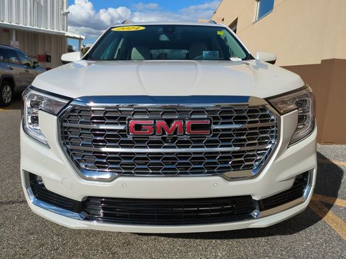 Used 2024 GMC Terrain Denali w/ Denali Premium Package image 9