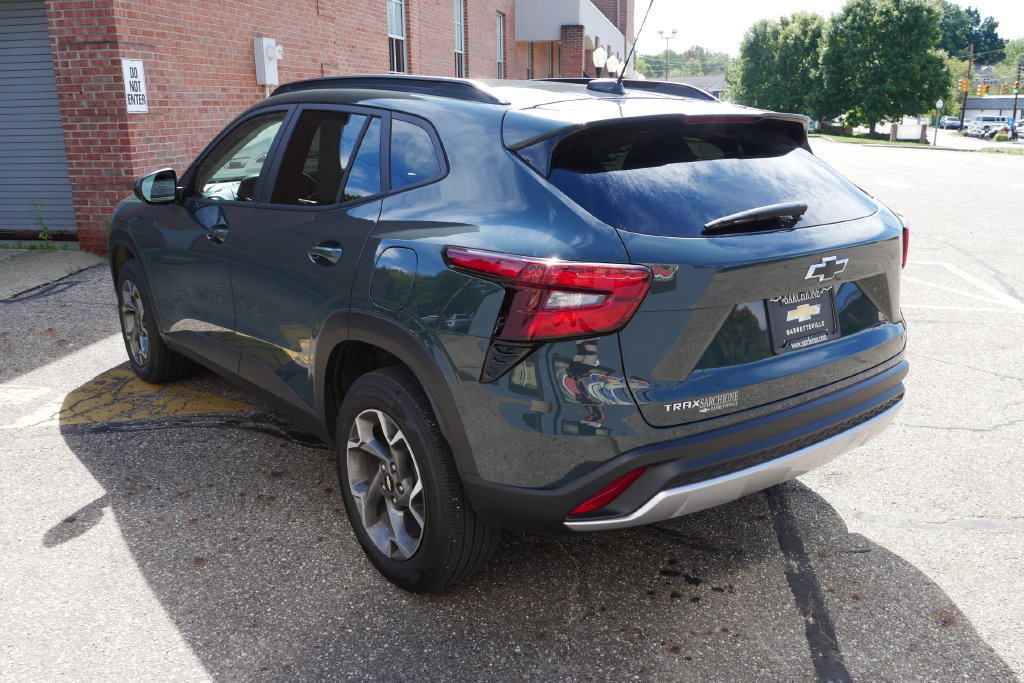 Used 2025 Chevrolet Trax LT w/ Driver Confidence Package FWD image 5