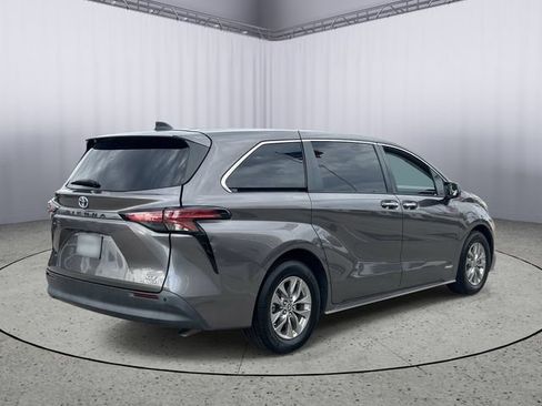 Used 2021 Toyota Sienna XLE FWD image 9