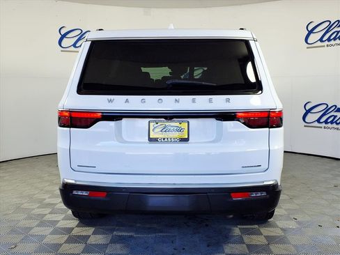 Used 2022 Jeep Wagoneer Series III w/ Premium Group I image 4