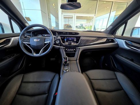 Used 2025 Cadillac XT6 Premium Luxury w/ LPO, Floor Liner Package AWD/4WD image 11