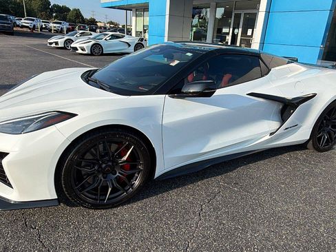Used 2024 Chevrolet Corvette Z06 RWD image 13