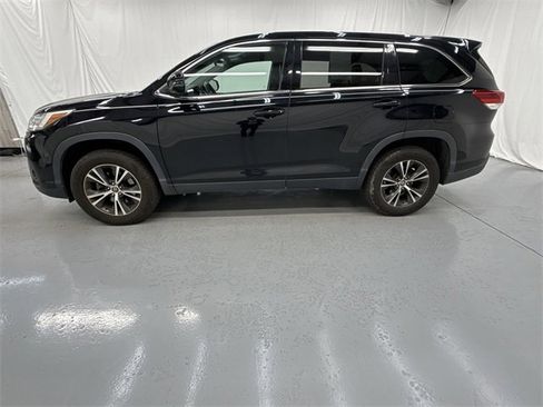 Used 2019 Toyota Highlander Plus image 2