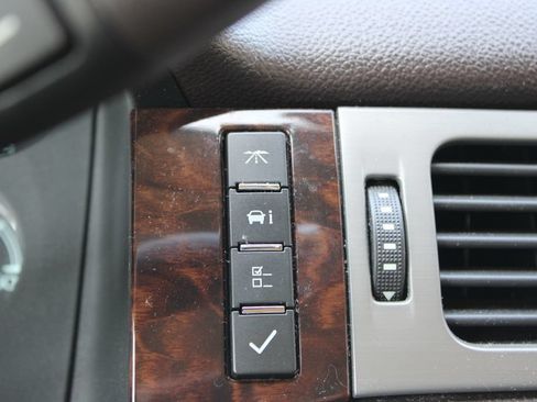 Used 2014 GMC Yukon XL Denali AWD/4WD image 17