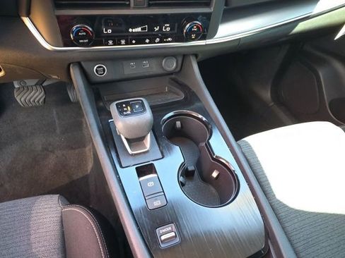 Used 2023 Nissan Rogue SV FWD image 18