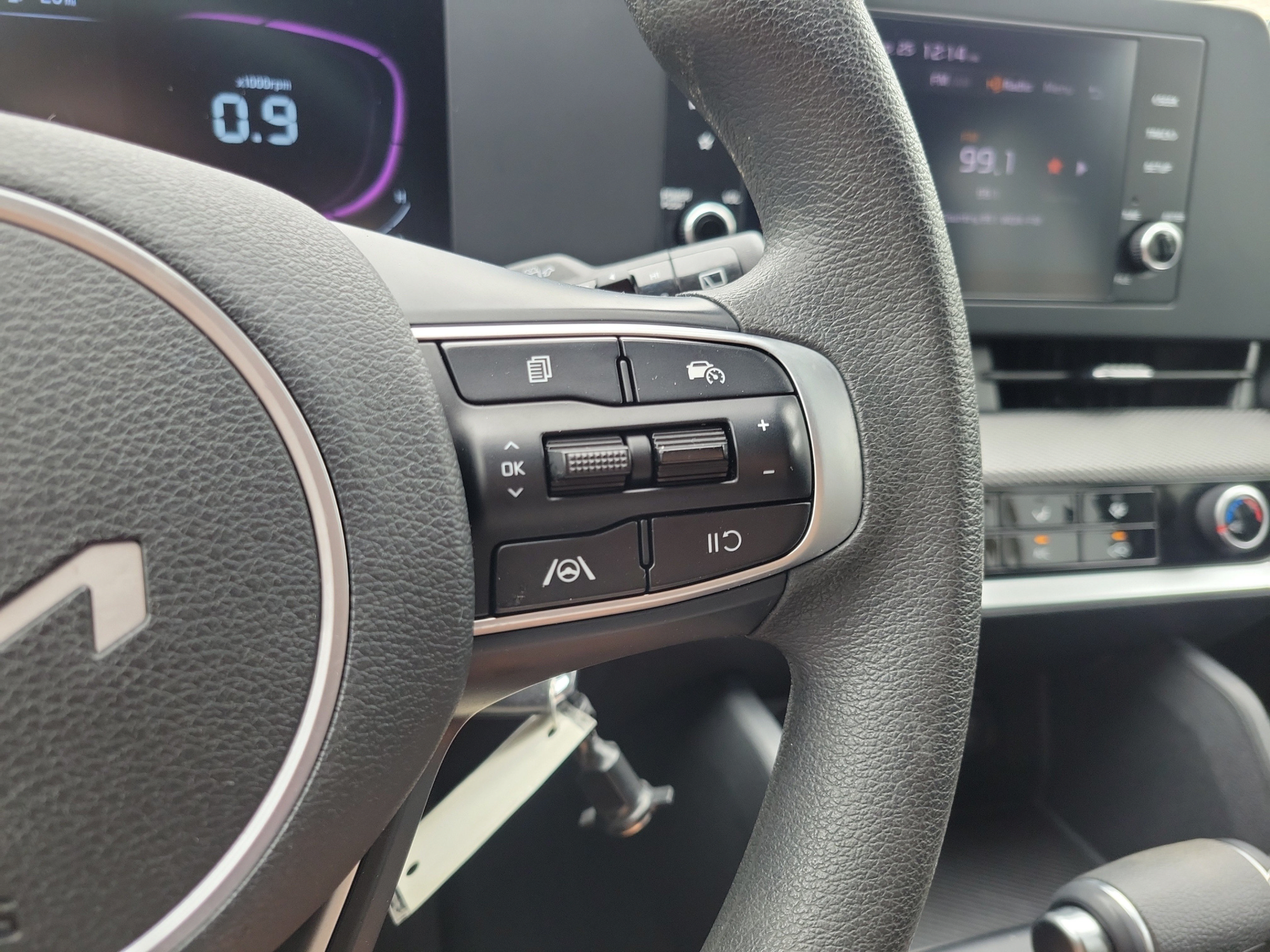 Used 2025 Kia Sportage LX FWD image 19