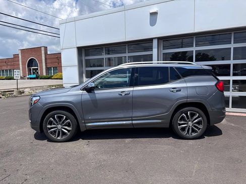 Used 2019 GMC Terrain Denali w/ Driver Alert Package II AWD/4WD image 2