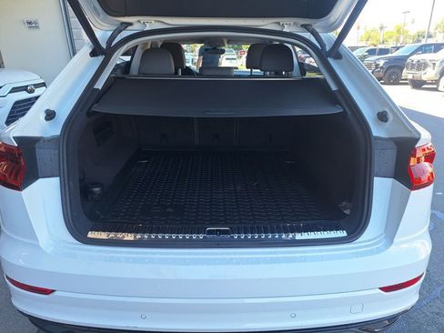 Used 2022 Audi Q8 Premium image 18