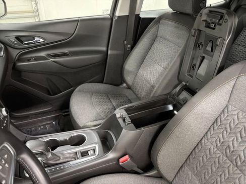 Used 2022 Chevrolet Equinox LT w/ Driver Convenience Package image 23