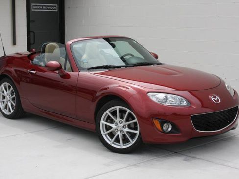 Used 2009 MAZDA MX-5 Miata Grand Touring w/ Premium Pkg RWD image 16